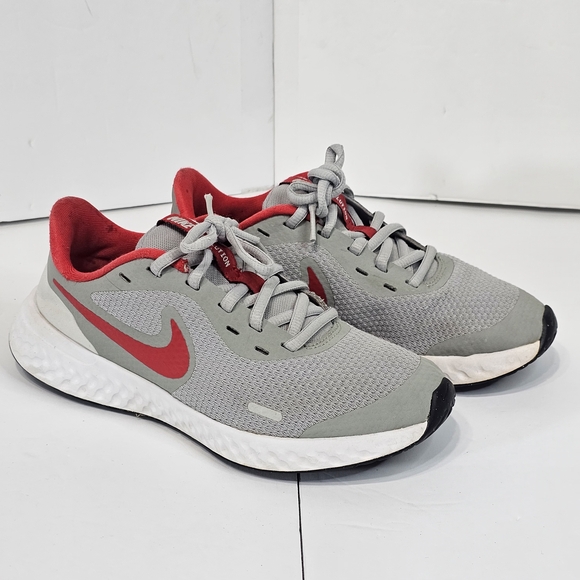 Nike Gray and Red Running Shoes Sz 4 - Picture 2 of 8